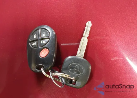 2011 Toyota Sienna Le V6 из США, поврежденный, VIN 5TDKK3DC2BS025698